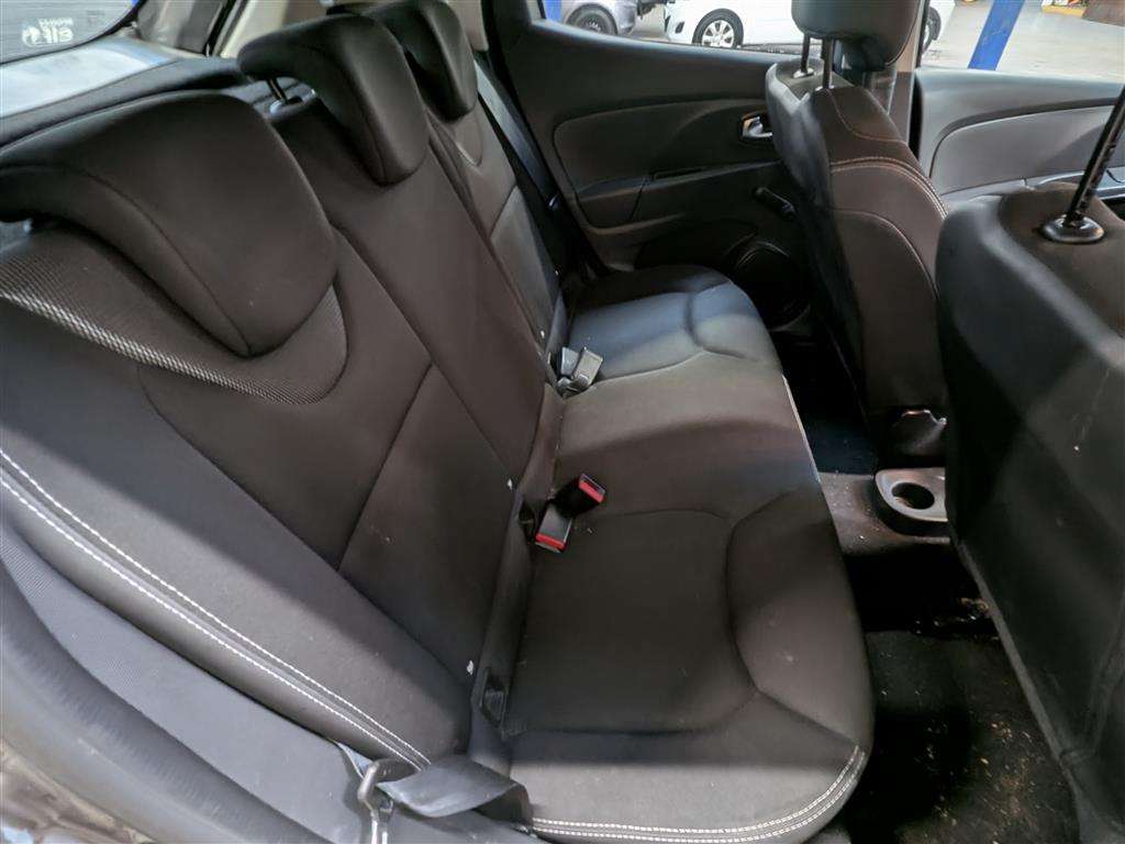 <p>2015 RENAULT CLIO DYNAMIQUE NAV 16V</p>