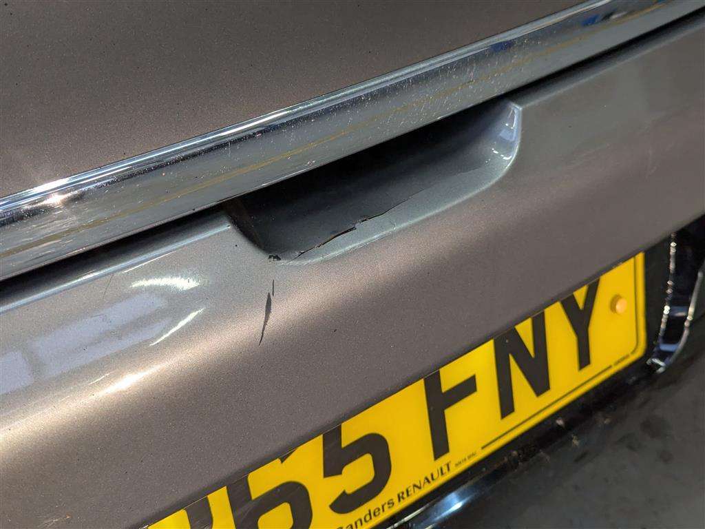 <p>2015 RENAULT CLIO DYNAMIQUE NAV 16V</p>