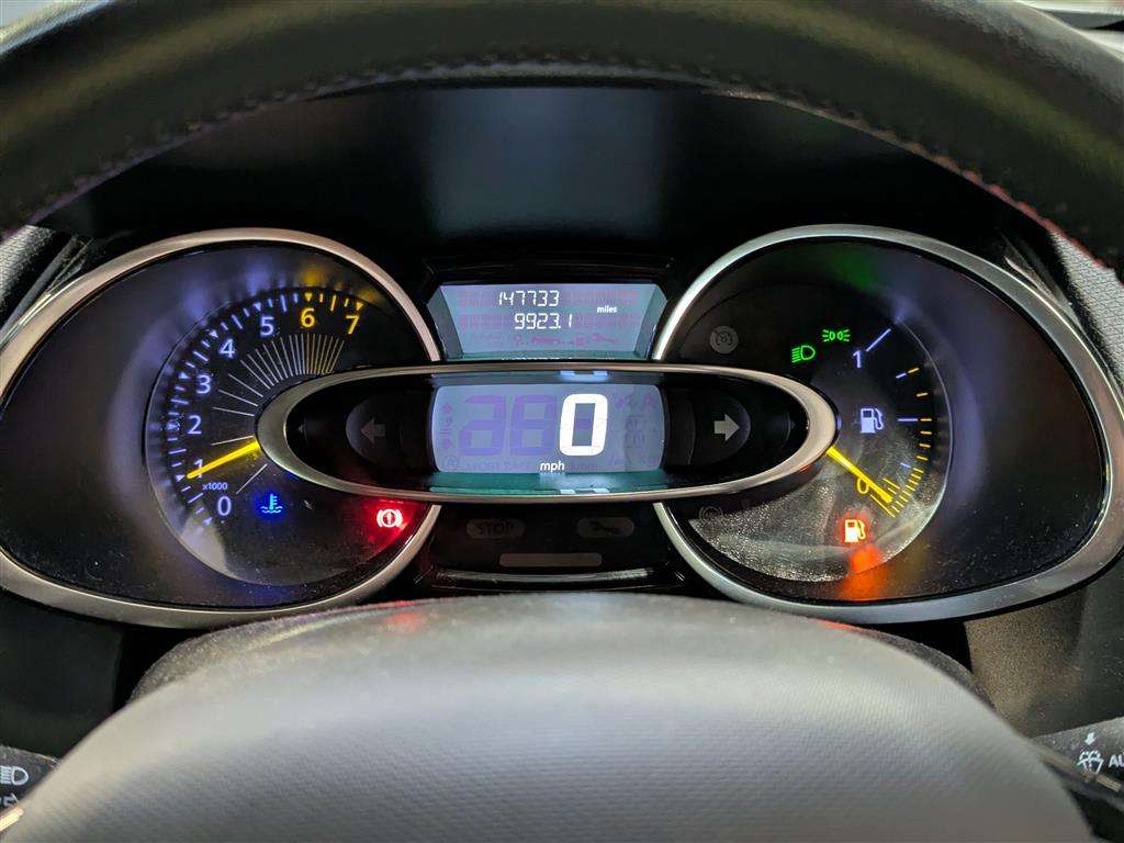 <p>2015 RENAULT CLIO DYNAMIQUE NAV 16V</p>