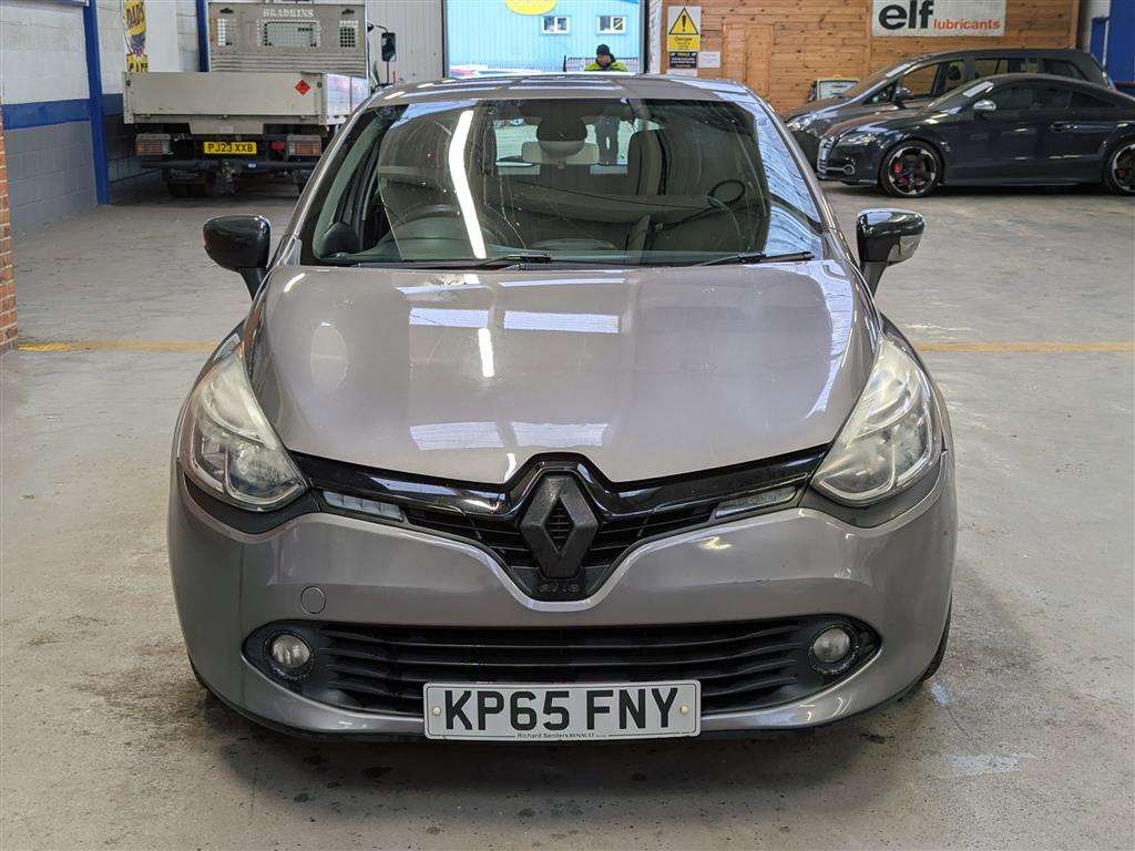 <p>2015 RENAULT CLIO DYNAMIQUE NAV 16V</p>
