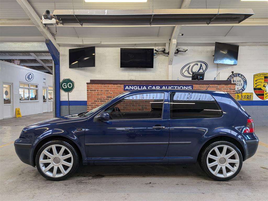 <p>2000 VOLKSWAGEN GOLF S</p>