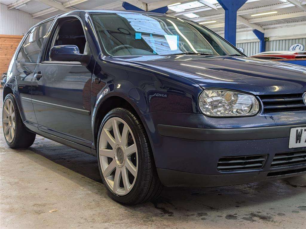 <p>2000 VOLKSWAGEN GOLF S</p>