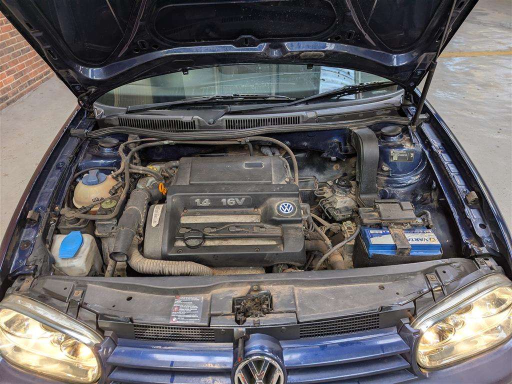 <p>2000 VOLKSWAGEN GOLF S</p>
