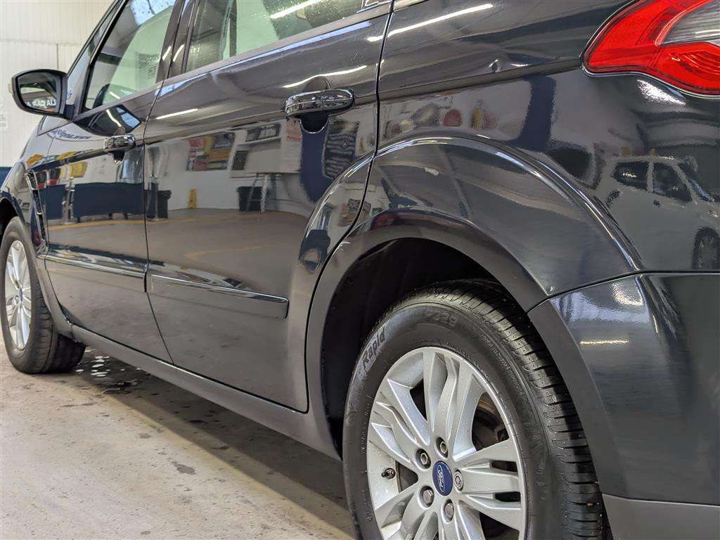 <p>2015 FORD S-MAX ZETEC TDCI 140</p>