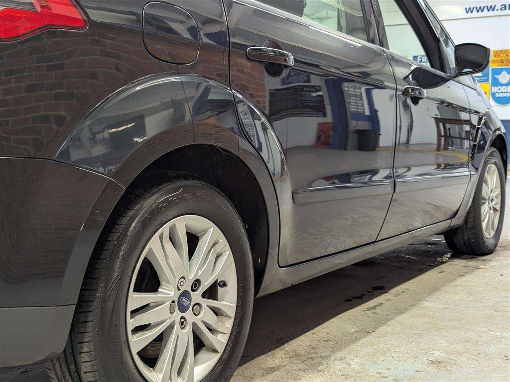 <p>2015 FORD S-MAX ZETEC TDCI 140</p>