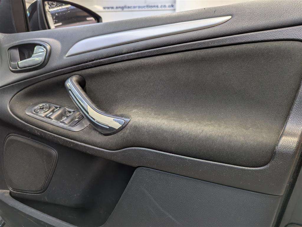 <p>2015 FORD S-MAX ZETEC TDCI 140</p>