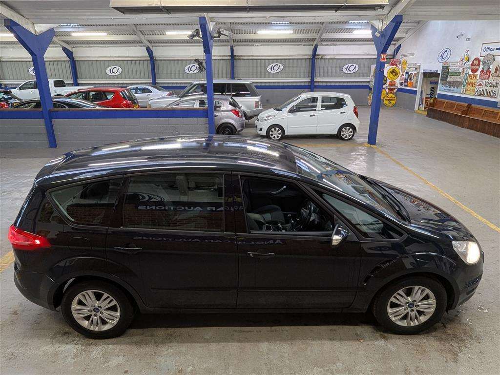 <p>2015 FORD S-MAX ZETEC TDCI 140</p>