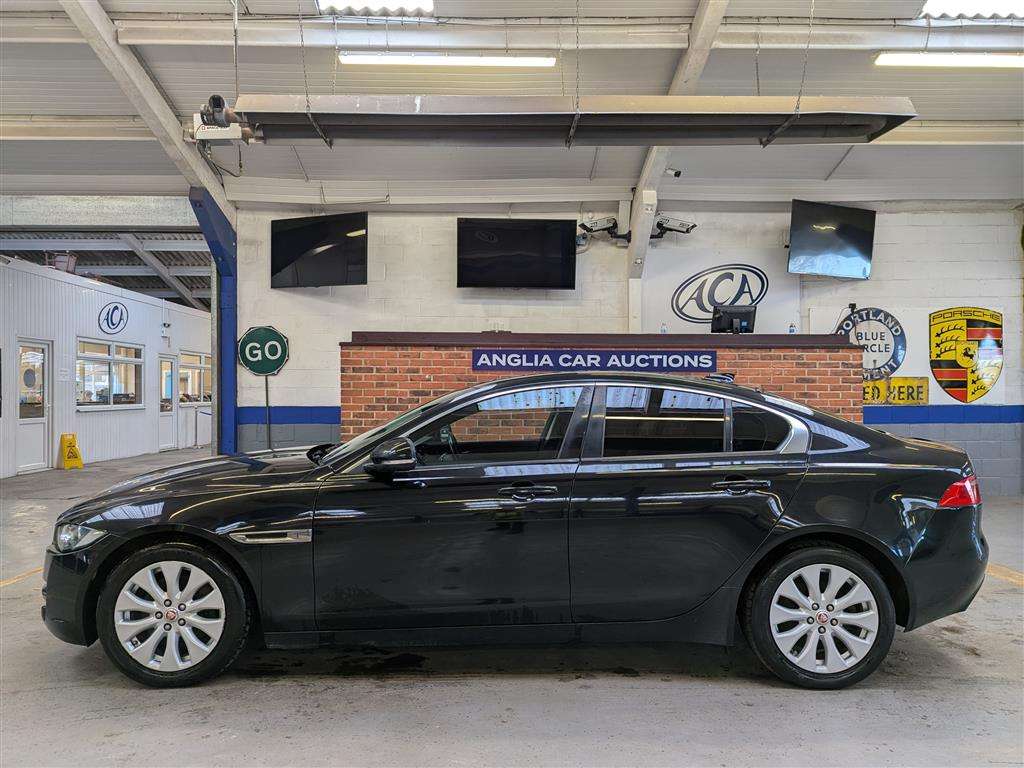 <p>2018 JAGUAR XE SE D AUTO</p>