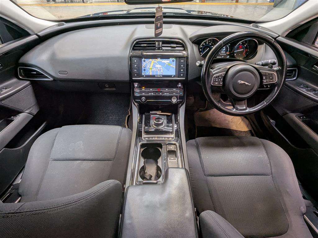 <p>2018 JAGUAR XE SE D AUTO</p>