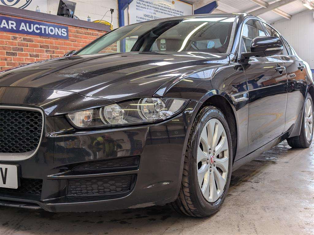 <p>2018 JAGUAR XE SE D AUTO</p>