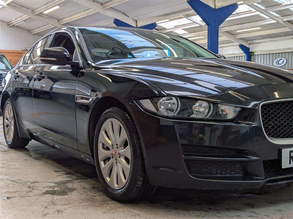 <p>2018 JAGUAR XE SE D AUTO</p>