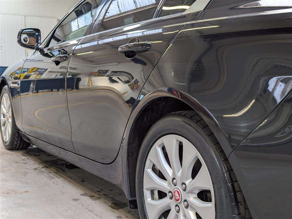 <p>2018 JAGUAR XE SE D AUTO</p>