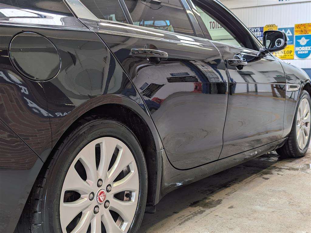 <p>2018 JAGUAR XE SE D AUTO</p>