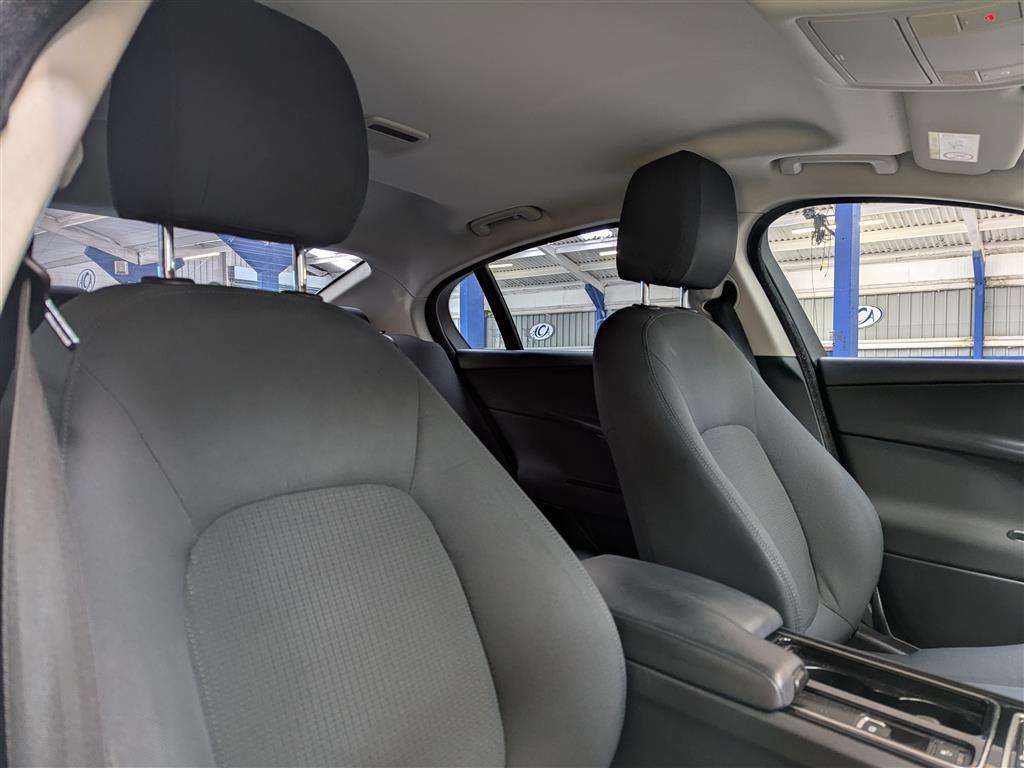 <p>2018 JAGUAR XE SE D AUTO</p>