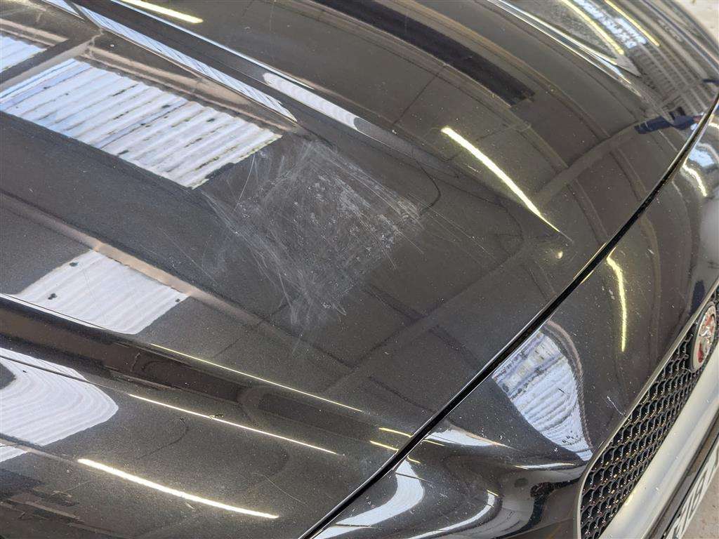 <p>2018 JAGUAR XE SE D AUTO</p>