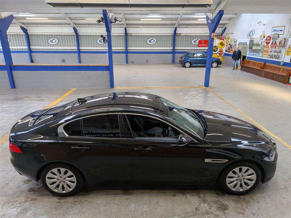 <p>2018 JAGUAR XE SE D AUTO</p>