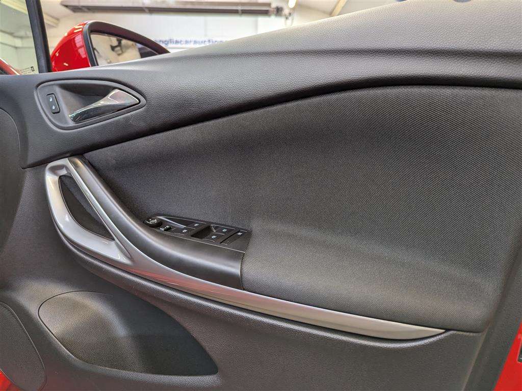 <p>2020 VAUXHALL ASTRA SRI VX LINE NAV TUR</p>