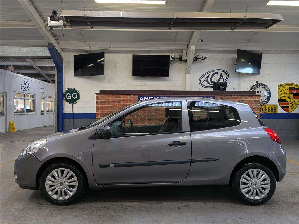 <p>2009 RENAULT CLIO EXTREME</p>