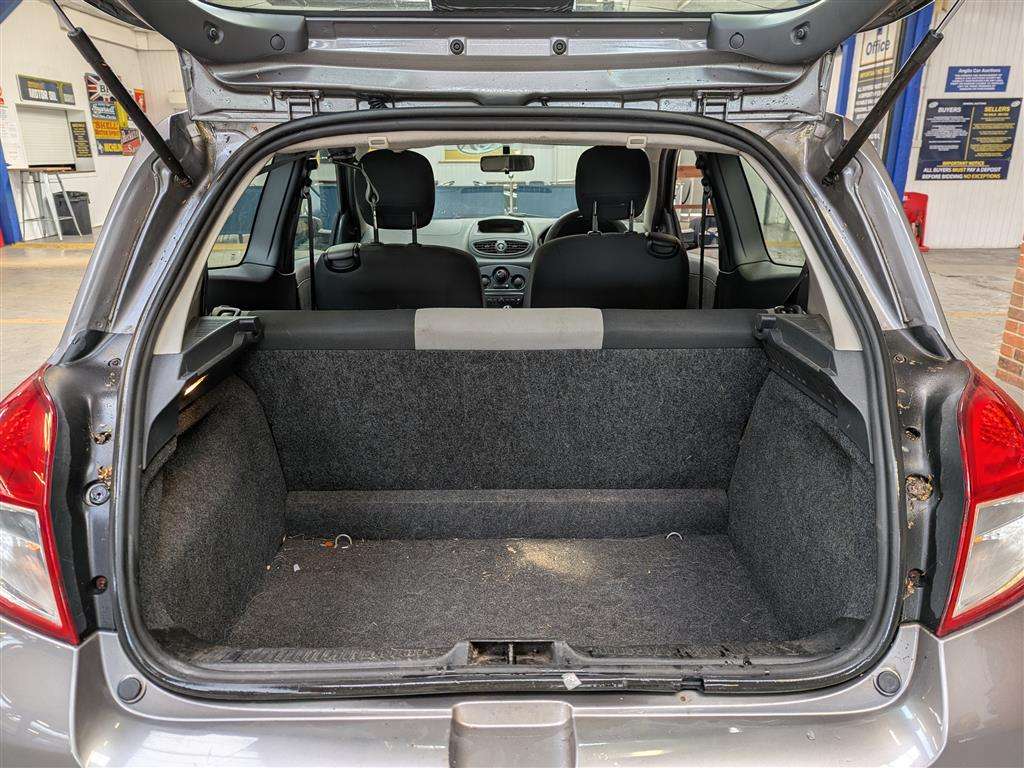 <p>2009 RENAULT CLIO EXTREME</p>