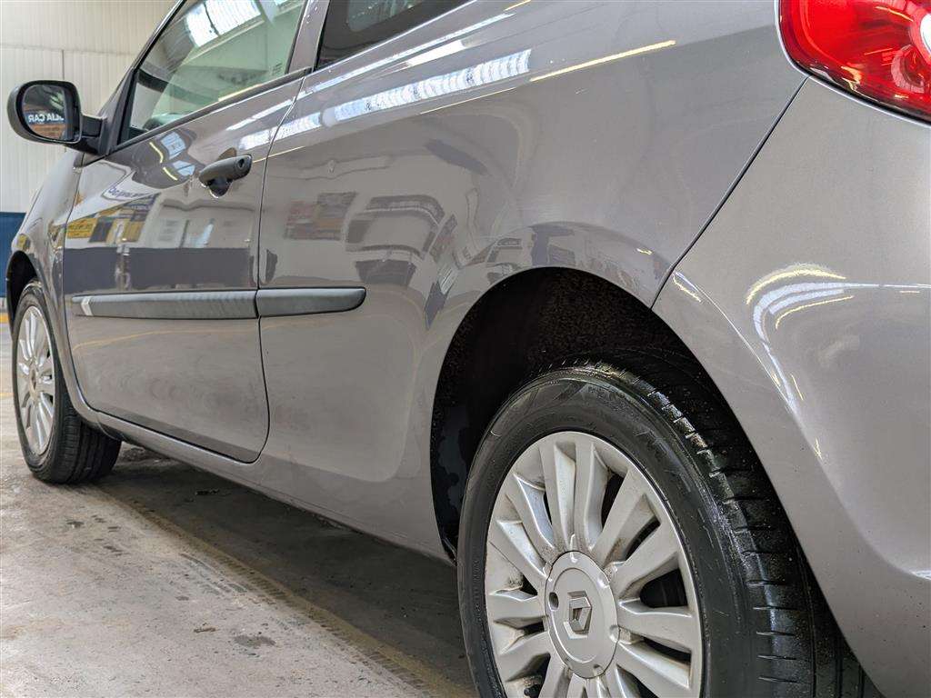 <p>2009 RENAULT CLIO EXTREME</p>