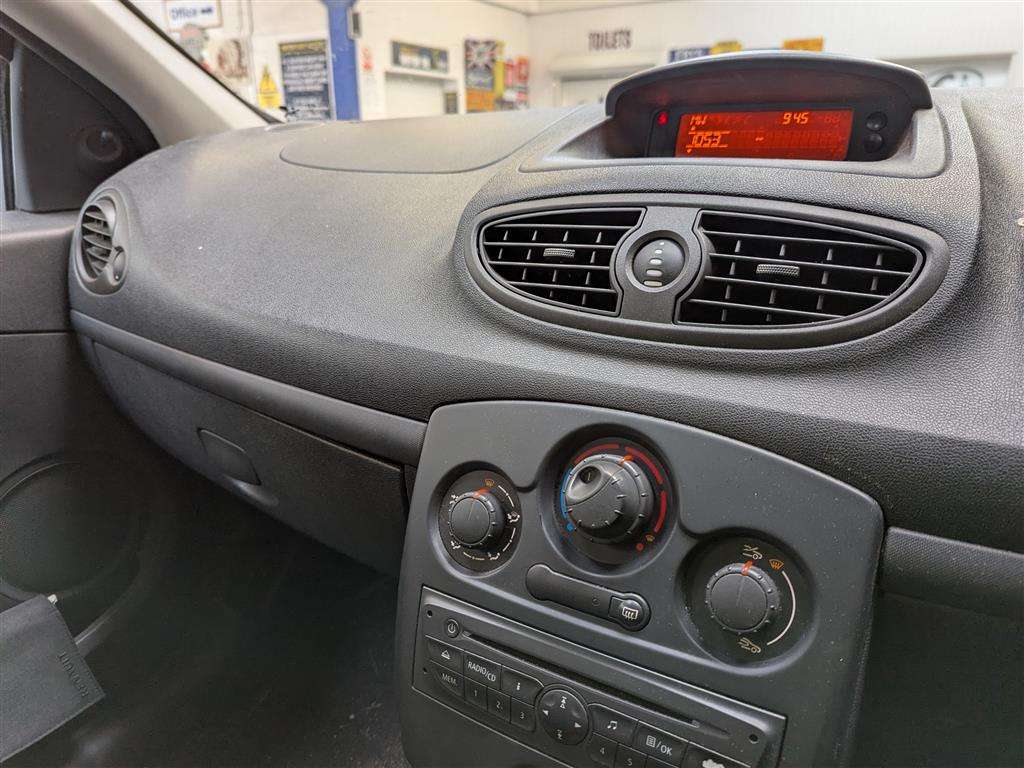 <p>2009 RENAULT CLIO EXTREME</p>