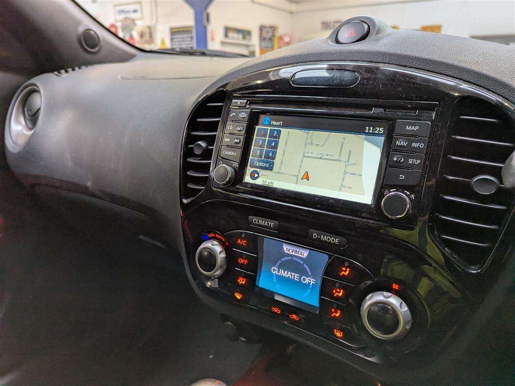 <p>2013 NISSAN JUKE TEKNA</p>