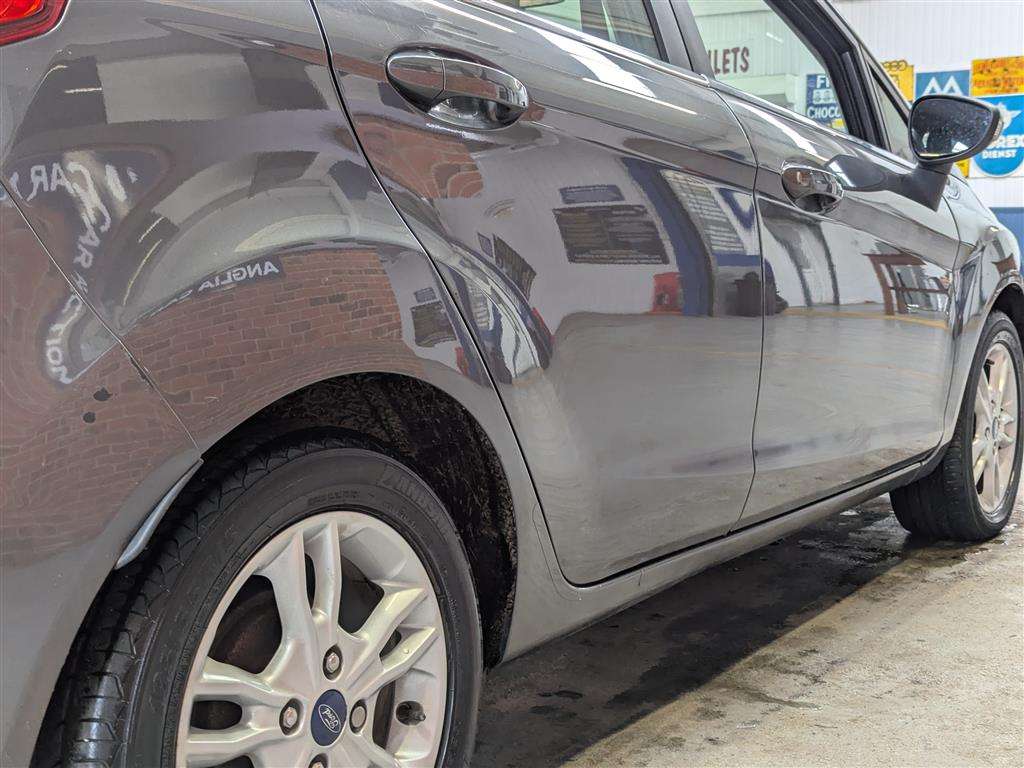 <p>2016 FORD FIESTA ZETEC TURBO</p>