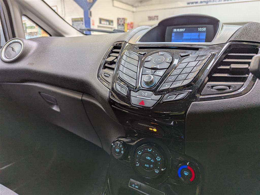 <p>2016 FORD FIESTA ZETEC TURBO</p>