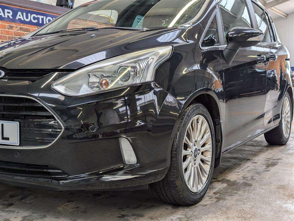 <p>2013 FORD B-MAX TITANIUM AUTO</p>