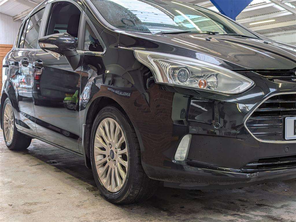 <p>2013 FORD B-MAX TITANIUM AUTO</p>