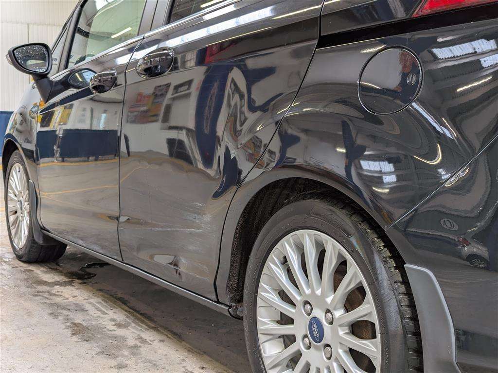 <p>2013 FORD B-MAX TITANIUM AUTO</p>