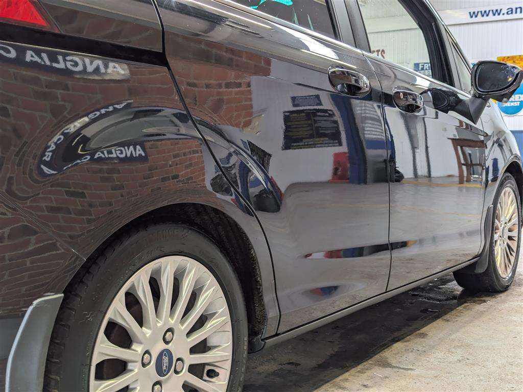 <p>2013 FORD B-MAX TITANIUM AUTO</p>