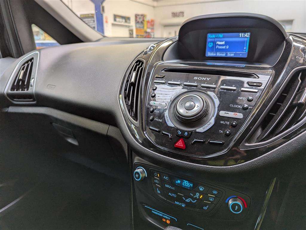 <p>2013 FORD B-MAX TITANIUM AUTO</p>