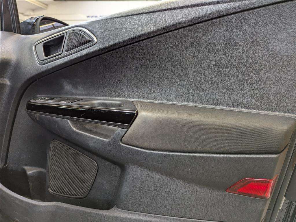 <p>2013 FORD B-MAX TITANIUM AUTO</p>