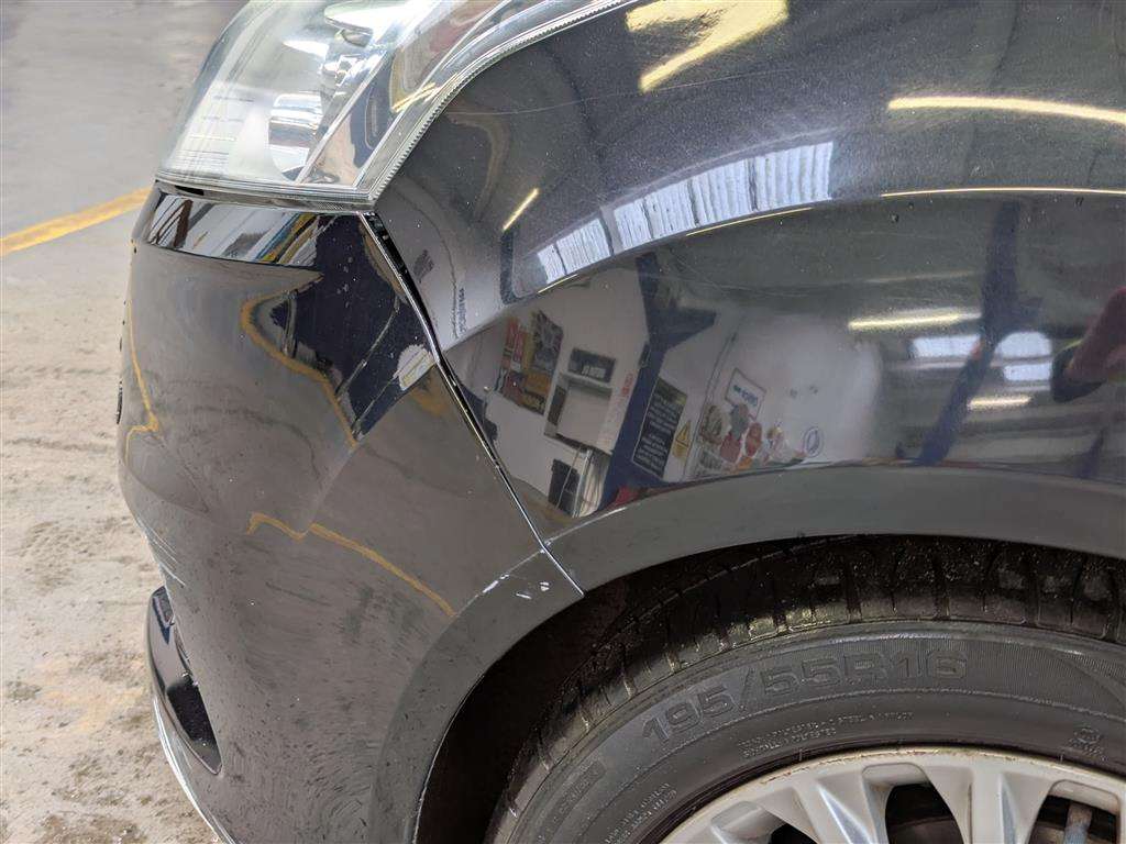 <p>2013 FORD B-MAX TITANIUM AUTO</p>