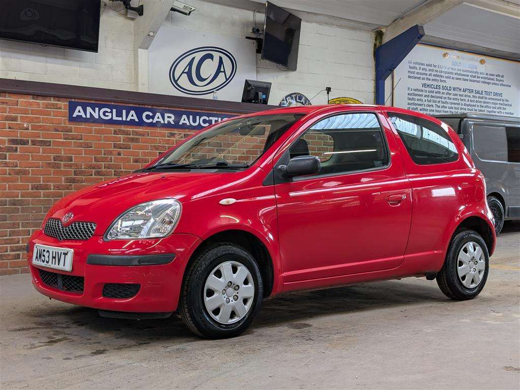 <p>2003 TOYOTA YARIS T2</p>