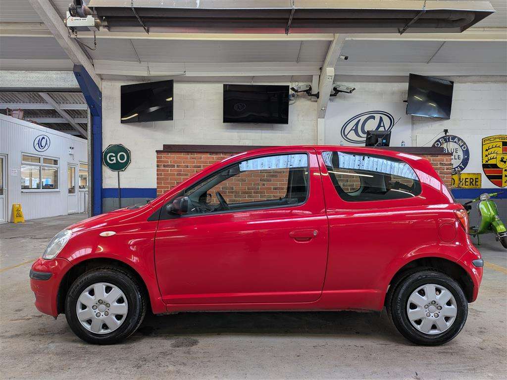 <p>2003 TOYOTA YARIS T2</p>