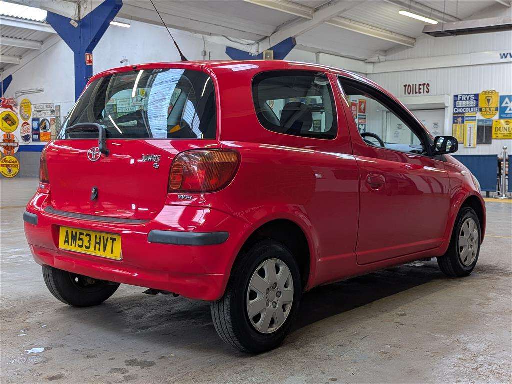 <p>2003 TOYOTA YARIS T2</p>