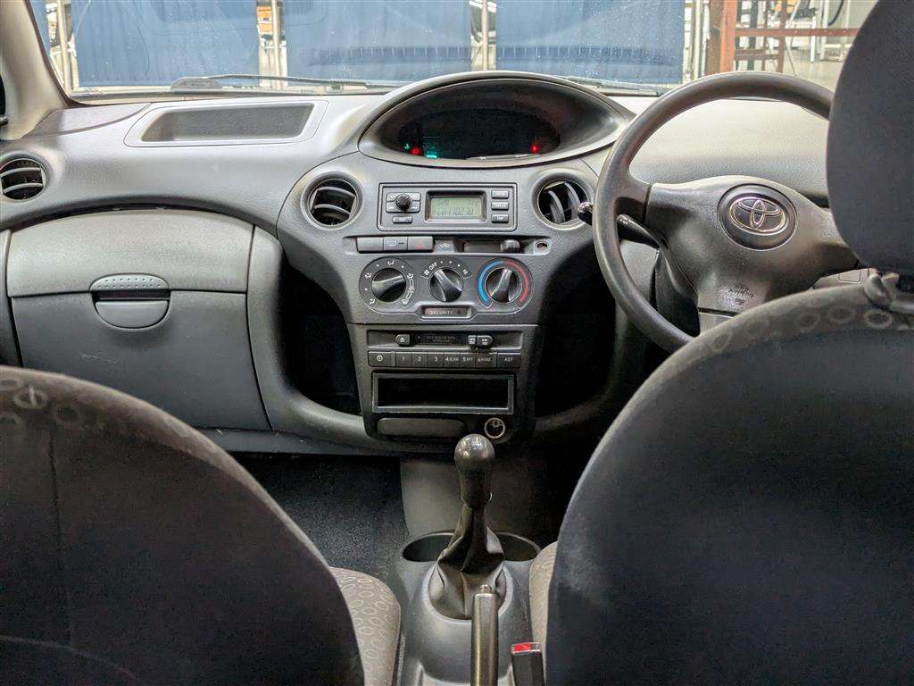 <p>2003 TOYOTA YARIS T2</p>