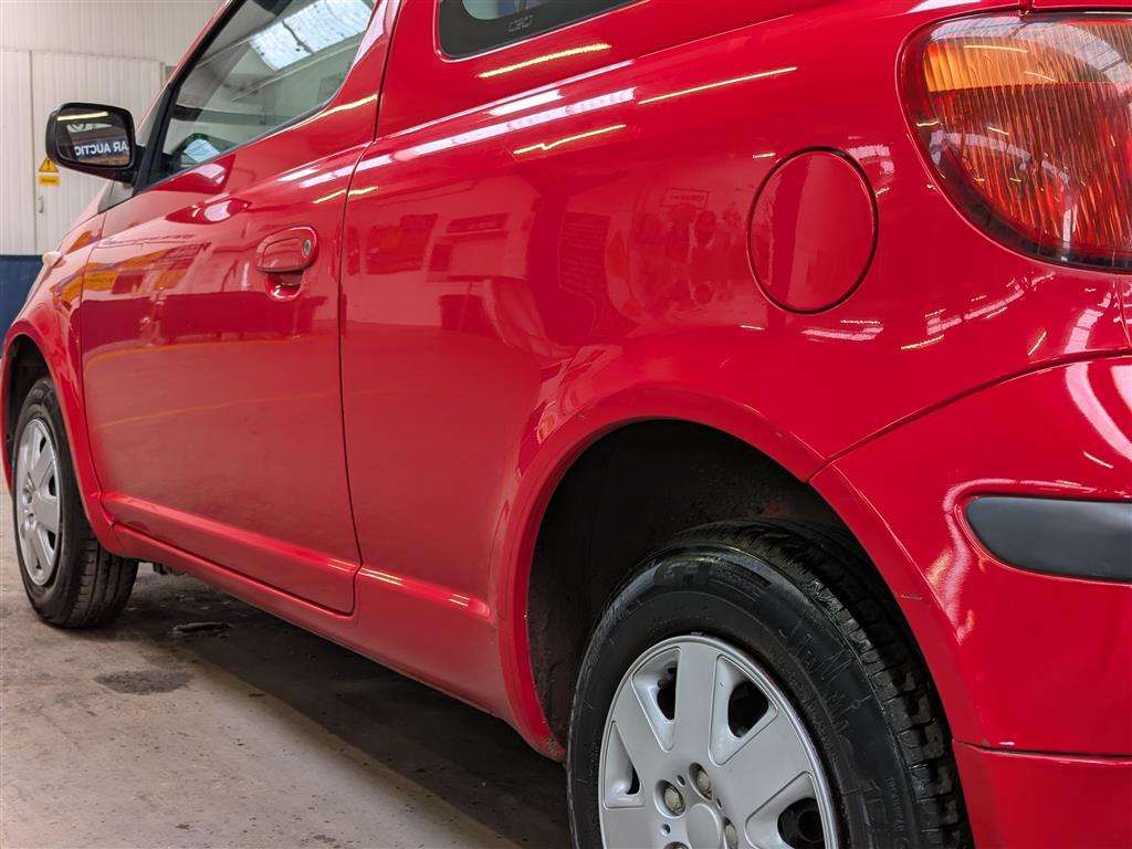 <p>2003 TOYOTA YARIS T2</p>