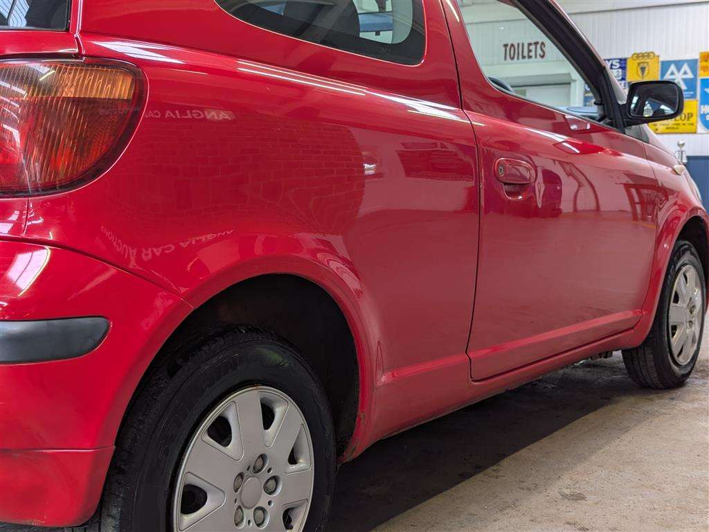 <p>2003 TOYOTA YARIS T2</p>