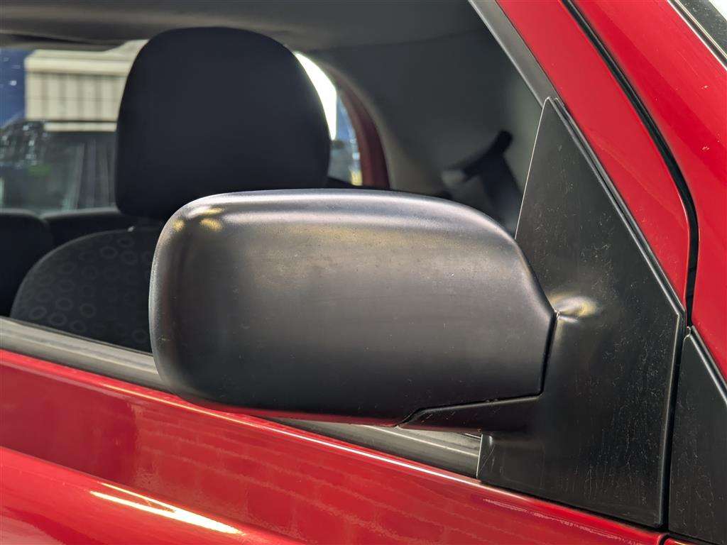 <p>2003 TOYOTA YARIS T2</p>