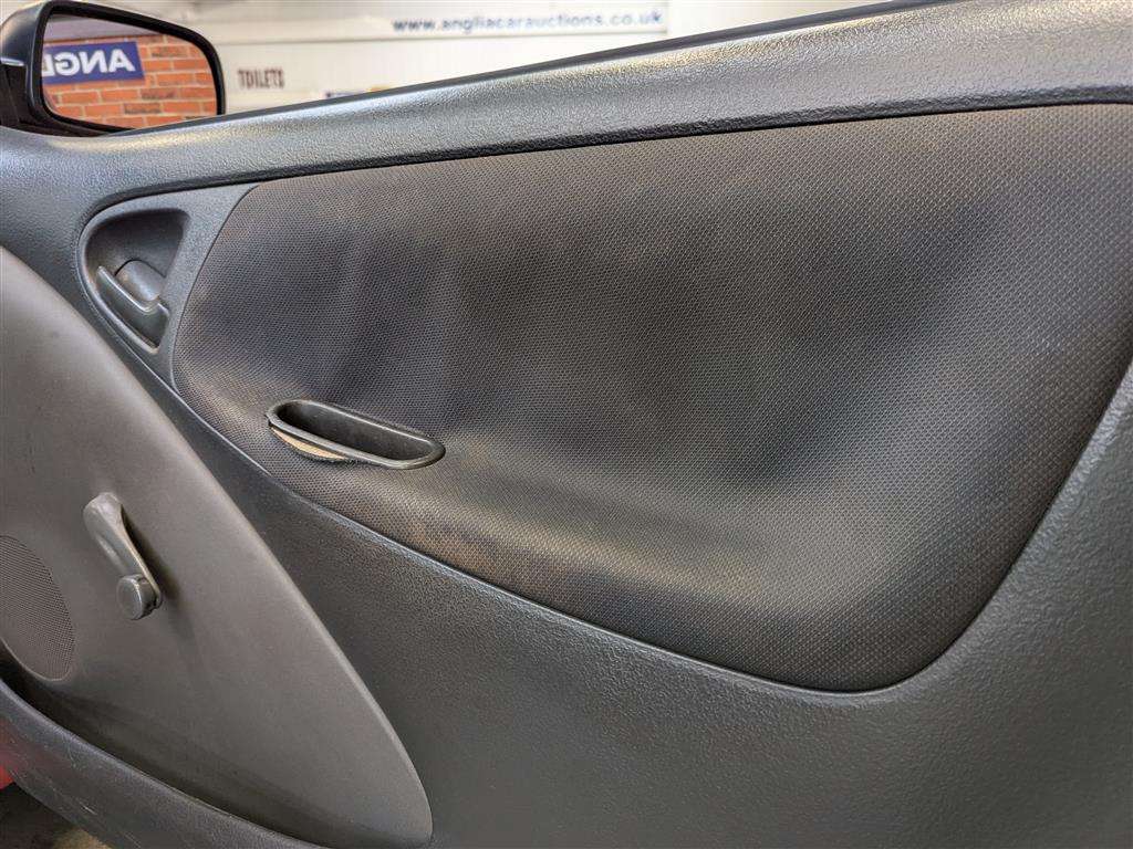 <p>2003 TOYOTA YARIS T2</p>