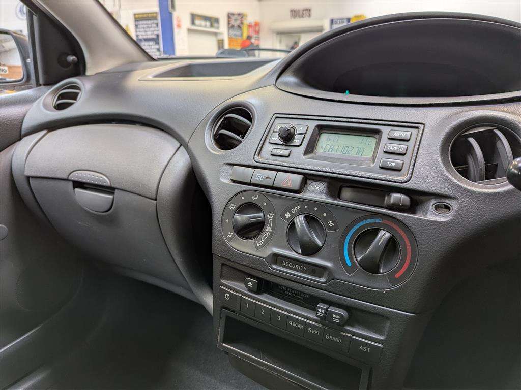 <p>2003 TOYOTA YARIS T2</p>
