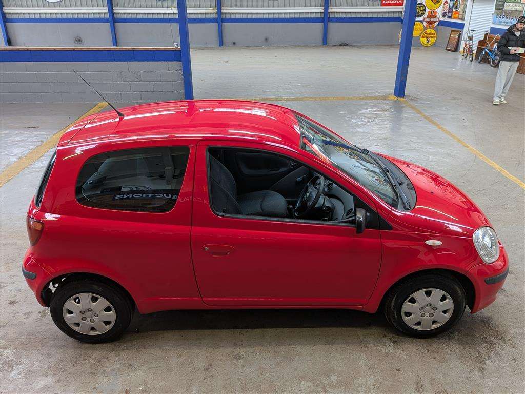 <p>2003 TOYOTA YARIS T2</p>