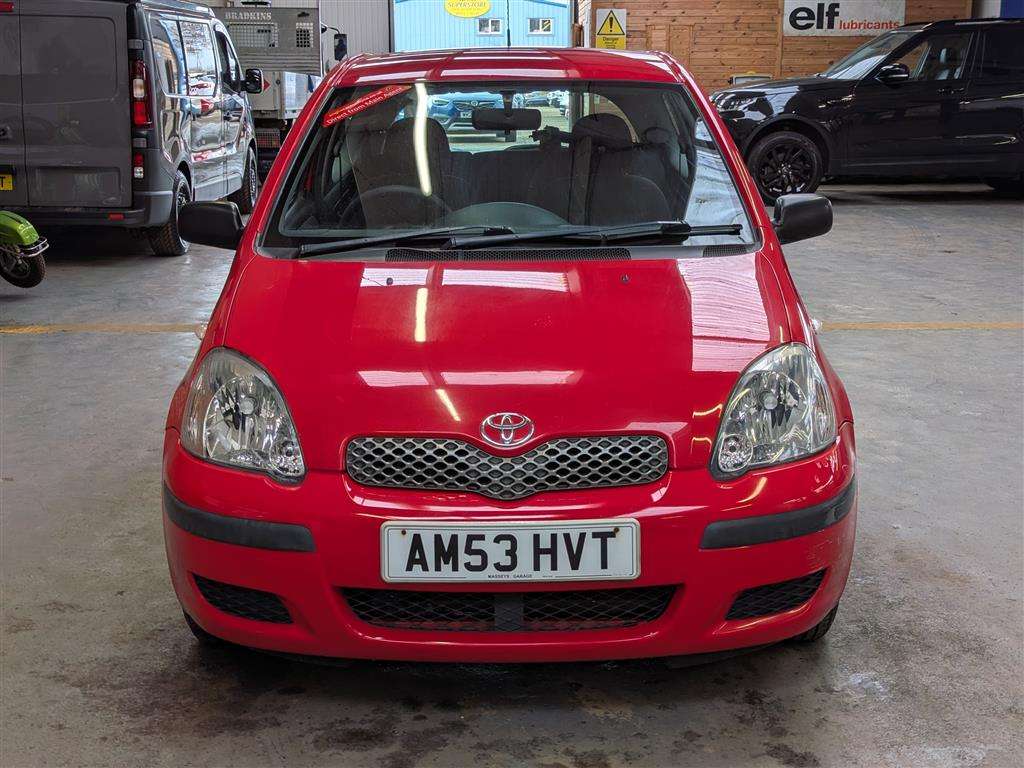<p>2003 TOYOTA YARIS T2</p>