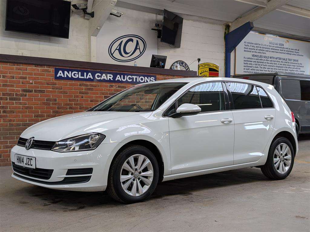 <p>2014 VOLKSWAGEN GOLF SE BLUEMOTION TECH T</p>