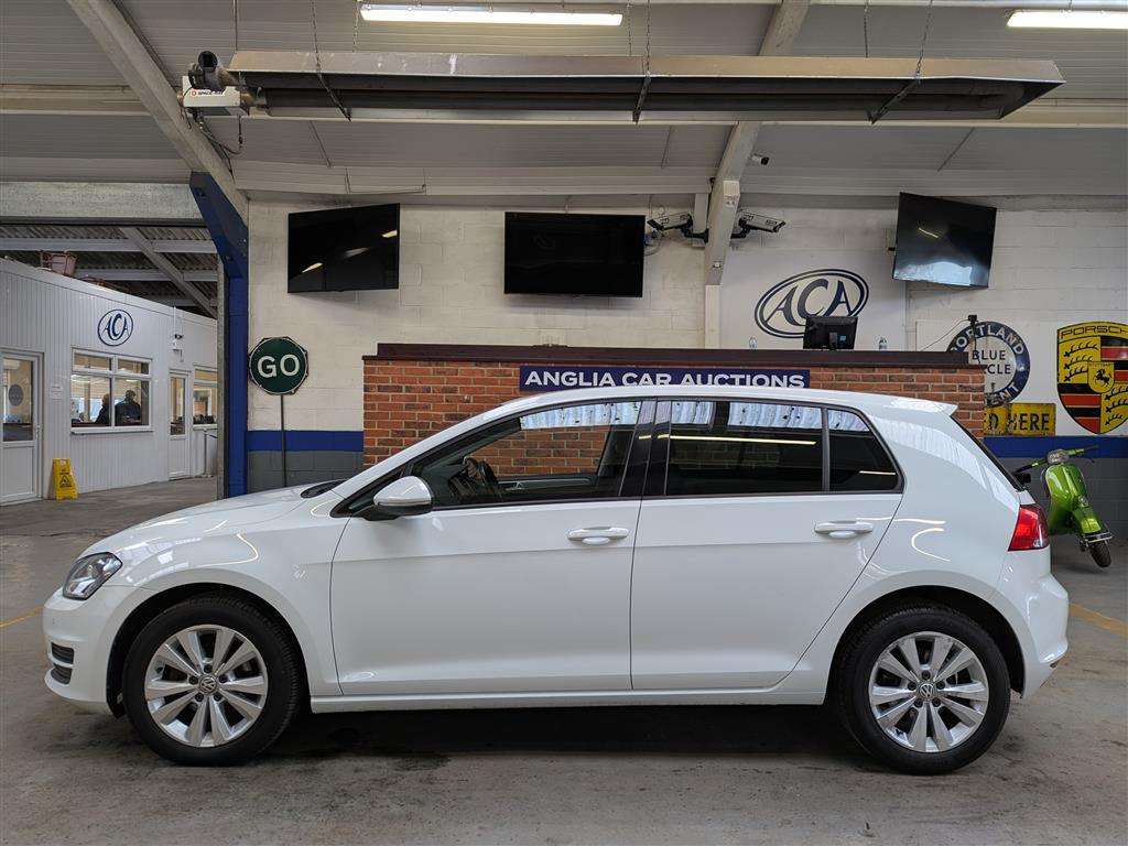 <p>2014 VOLKSWAGEN GOLF SE BLUEMOTION TECH T</p>