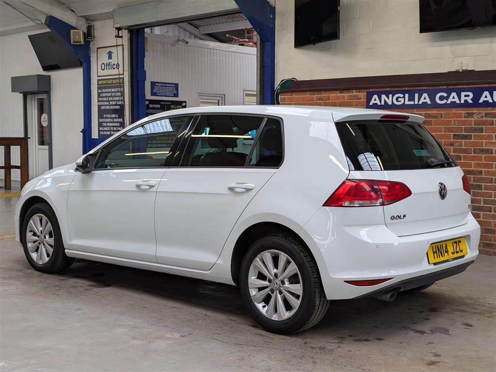 <p>2014 VOLKSWAGEN GOLF SE BLUEMOTION TECH T</p>