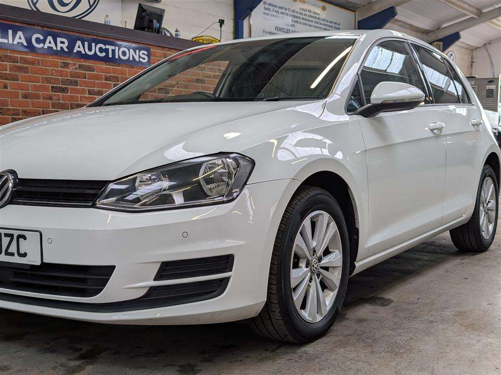 <p>2014 VOLKSWAGEN GOLF SE BLUEMOTION TECH T</p>